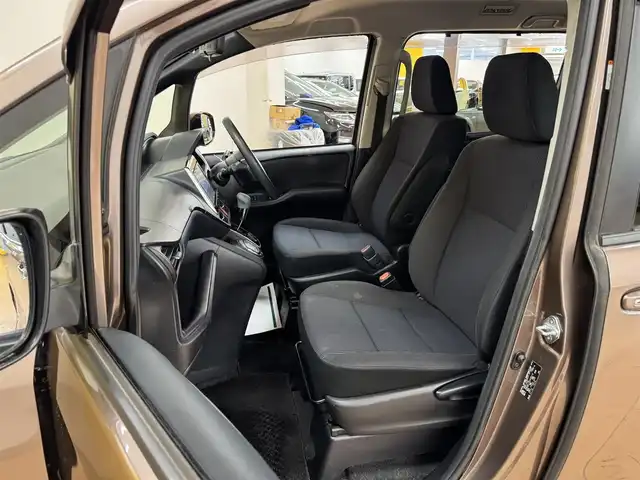 トヨタ ノア X 群馬県 2015(平27)年 7.4万km ダークシェリーマイカM 純正9インチナビ/　フルセグ/BT/CD/DVD/SD/バックカメラ/フリップダウンモニター/両側パワースライドドア/ビルトインETC/ドライブレコーダー/アイドリングストップ/LEDヘッドライト/オートライト/左右独立温度調整オートエアコン/スマートキー/プッシュスタート