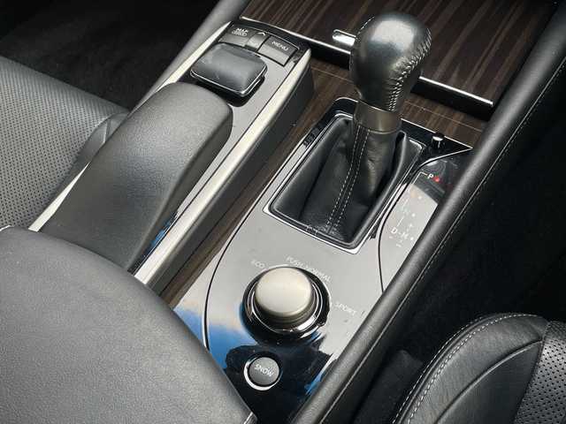 レクサス ＧＳ 250 Iパッケージ 愛知県 2012(平24)年 13万km ホワイトパールクリスタルシャイン サンルーフ/レスポンス製エアロ（フロント・サイド・リア)/純正メーカーナビ/フルセグTV・Bluetooth・DVD・CD・USB・AUX・FM・AM/バックカメラ/ビルトインETC/クルーズコントロール/パドルシフト/運転席メモリ付きパワーシート/前席シートヒーター/前席ベンチレーターシート/ステアリングスイッチ/オートライト/LEDライト/LEDフォグランプ/純正フロアマット/純正ドアバイザー/保証書/取扱説明書/スペアスマートキー