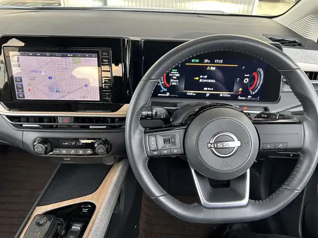 日産 オーラ G レザーエディション 愛知県 2024(令6)年 0.7万km グレー ・禁煙車　/・純正ナビMM223D-L（フルセグ・ＢＴ・ＵＳＢ）/・全周囲カメラ　/・ＥＴＣ　/・前後クリアランスソナー　/・インテリジェントエマージェンシーブレーキ/・踏み間違い防止　/・車線逸脱防止支援システム　/・車線逸脱警報/・ふらつき警報　/・標識認識機能/・後側方衝突防止支援システム/・後側方車両検知警報/・後退車両検知警報/・オートマチックハイビーム/・ブラインドスポットモニター/・横滑り防止/・デジタルインナーミラー/・オートライト/・LEDヘッドライト/・フォグライト/・スマートキー/・プッシュスタート