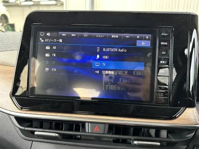 日産 オーラ G レザーエディション 愛知県 2024(令6)年 0.7万km グレー ・禁煙車　/・純正ナビMM223D-L（フルセグ・ＢＴ・ＵＳＢ）/・全周囲カメラ　/・ＥＴＣ　/・前後クリアランスソナー　/・インテリジェントエマージェンシーブレーキ/・踏み間違い防止　/・車線逸脱防止支援システム　/・車線逸脱警報/・ふらつき警報　/・標識認識機能/・後側方衝突防止支援システム/・後側方車両検知警報/・後退車両検知警報/・オートマチックハイビーム/・ブラインドスポットモニター/・横滑り防止/・デジタルインナーミラー/・オートライト/・LEDヘッドライト/・フォグライト/・スマートキー/・プッシュスタート