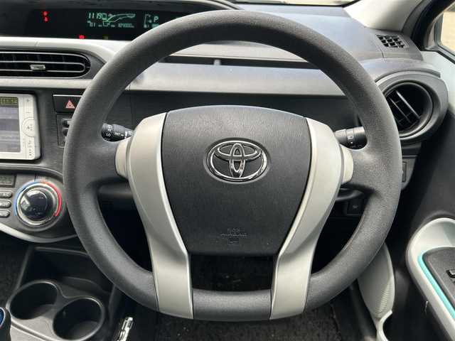 トヨタ アクア S 新潟県 2013(平25)年 10.4万km コバルトブルーメタリック 純正ナビ/（Bluetooth、ワンセグ、FM/AM、CD/DVD）/ETC（Panasonic：ECO　Mood）/純正フロアマット/LEDライト/スペアキー/プッシュスタート/スマートキー/横滑り防止/ABS