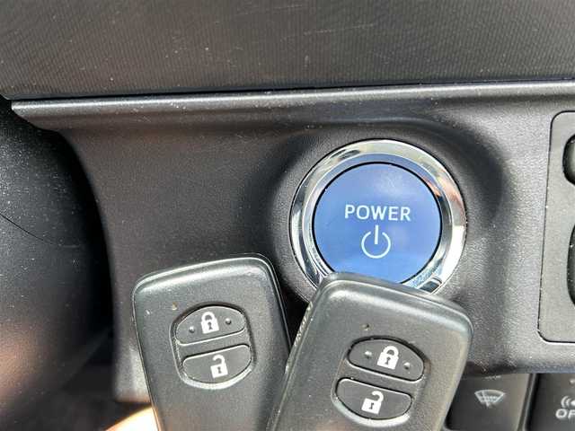 トヨタ アクア S 新潟県 2013(平25)年 10.4万km コバルトブルーメタリック 純正ナビ/（Bluetooth、ワンセグ、FM/AM、CD/DVD）/ETC（Panasonic：ECO　Mood）/純正フロアマット/LEDライト/スペアキー/プッシュスタート/スマートキー/横滑り防止/ABS