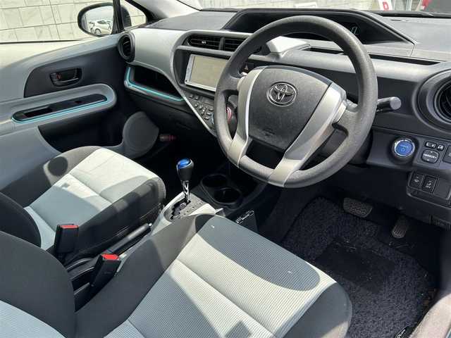 トヨタ アクア S 新潟県 2013(平25)年 10.4万km コバルトブルーメタリック 純正ナビ/（Bluetooth、ワンセグ、FM/AM、CD/DVD）/ETC（Panasonic：ECO　Mood）/純正フロアマット/LEDライト/スペアキー/プッシュスタート/スマートキー/横滑り防止/ABS
