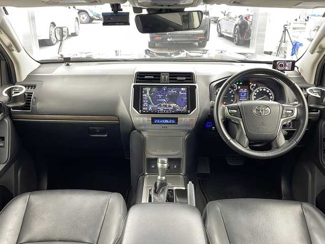 トヨタ ランドクルーザー プラド TX Lパッケージ 兵庫県 2020(令2)年 3.3万km ブラック ・ワンオーナー車/・ALPINE9インチナビ&TV&CD&DVD&SD&HDMI&BT/・ALIPINEヘッドレストリアモニターX2/・革シート/・パワーシート/・シートヒーター/・レーダークルーズコントロール/・社外GPSレーダー/・前後ドライブレコーダー/・ビルトインETC/・バックモニター/・クリアナンスソナー/・サンルーフ/・モンスタテレーン17インチAW/・YAKIMAルーフキャリア/・XWAGヒッチメンバーリアカーゴ/・純正サイドステップ/・LEDオートライト/・フォグランプ/・オートマチックハイビーム/・トヨタセーフティセンス/・レーンディパーチャーアラート/・プリクラッシュセーフティ/・ヘッドライトウォッシャー/・４WD