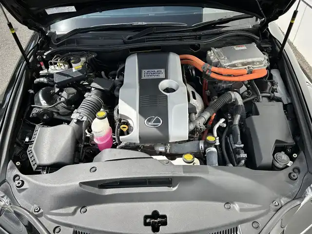 レクサス ＩＳ 300h Fスポーツ 佐賀県 2013(平25)年 6.8万km スターライトブラックガラスフレーク サンルーフ/プリクラッシュセーフティ/レーダークルーズコントロール/コーナーセンサー/純正メーカーナビ/・バックカメラ/・フルセグTV/BT/CD/DVD/赤革シート/前席シートベンチレーション/前席シートヒーター/前席パワーシート/シートメモリ/純正18インチAW/LEDヘッドライト/オートライト/フォグランプ/革巻きステアリング/パドルシフト/オートワイパー/電動コラム/ドライブモードセレクト/ETC/ドライブレコーダー(SN-TW9880)/GPSレーダー探知機(GWR83sd)/スペアキー×1