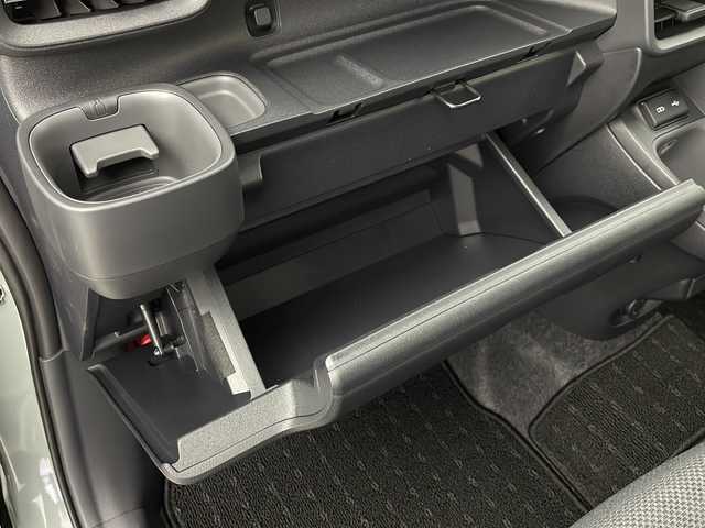 トヨタ シエンタ G 新潟県 2024(令6)年 0.1万km アーバンカーキ 純正ディスプレイオーディオ(ナビ フルセグ)/全方位モニター/純正ビルトインETC/両側パワースライドドア/純正フロアマット/社外ドアバイザー/純正キャップ夏タイヤセット(185/65/R15)/スマートキー×２/LEDヘッドライト/前後コーナーセンサー/レーダークルーズコントロール/Bluetooth