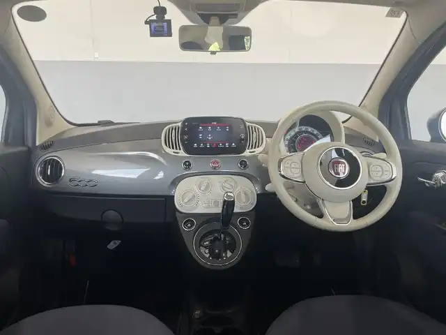 フィアット ５００ 1．2 カルト 静岡県 2021(令3)年 1.3万km GRIGIO QUARZO 純正ディスプレイオーディオ/・Bluetooth/AppleCarPlay/androidauto/AM/FM/クルーズコントロール/社外ドライブレコーダー（前方）/ステアリングスイッチ/シティモード/純正16インチAW/ETC/USBポート（2個）