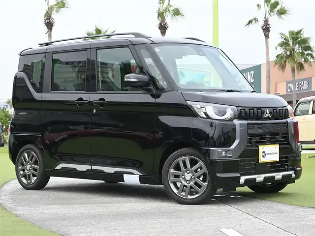 三菱 デリカミニ T プレミアム 千葉県 2025(令7)年 0.1千km アメジストブラック T　PREMIUM　9型ディスプレイオーディオ（121/330）　サイドデカール（33440）/e-Assist/・衝突被害軽減ブレーキシステム（FCM）/・車線逸脱警報システム（LDW）/・誤発進抑制機能（前進＆後退時）（UMS）/・レーダークルーズコントロールシステム（ACC）/・オートマチックハイビーム[AHB]/マイパイロット/ハンズフリー両側パワースライドドア/ハーフレザーシート/前席シートヒーター/デジタルインナーミラー/ディスプレイオーディオ/【Bluetooth接続】/【Apple CarPlay　Android Auto対応】/マルチアラウンドモニター/革巻きステアリング/ステアリングヒーター/ステアリングスイッチ/パドルシフト/LEDヘッドライト/フォグライト/ウインカーミラー/コーナーセンサー/純正15インチアルミホイル/サイド/カーテンエアバッグ/キーレスオペレーションシステム