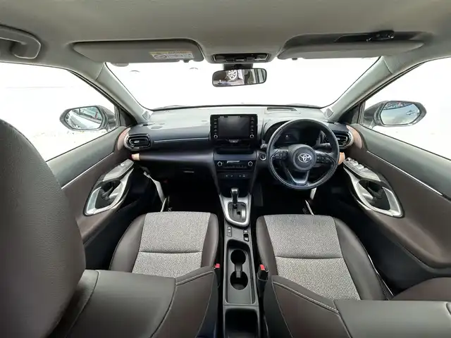 トヨタ ヤリスクロス Z 千葉県 2020(令2)年 2.4万km シルバーメタリック トヨタセーフティセンス/・衝突軽減ブレーキ/レーンキープアシスト/・レーダークルーズコントロール/オートハイビーム/・クリアランスソナー/ブラインドスポットモニター/純正ディスプレイナビ/・フルセグ/BT/USB/カープレイ/全方位カメラ/ETC/ステアリングスイッチ/ハーフレザーシート/シートヒーター(D/N席)/パワーシート(D席)/LEDヘッドライト/オートライト/スマートキー/プッシュスタート/純正フロアマット/純正18インチAW