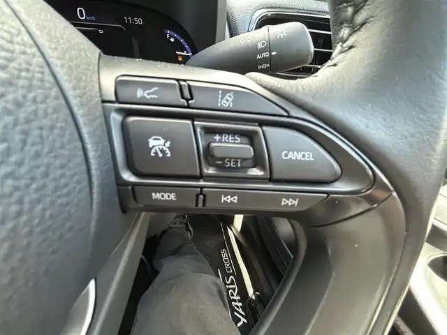 トヨタ ヤリスクロス Z 千葉県 2020(令2)年 2.4万km シルバーメタリック トヨタセーフティセンス/・衝突軽減ブレーキ/レーンキープアシスト/・レーダークルーズコントロール/オートハイビーム/・クリアランスソナー/ブラインドスポットモニター/純正ディスプレイナビ/・フルセグ/BT/USB/カープレイ/全方位カメラ/ETC/ステアリングスイッチ/ハーフレザーシート/シートヒーター(D/N席)/パワーシート(D席)/LEDヘッドライト/オートライト/スマートキー/プッシュスタート/純正フロアマット/純正18インチAW