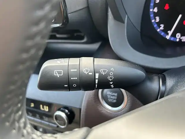 トヨタ ヤリスクロス Z 千葉県 2020(令2)年 2.4万km シルバーメタリック トヨタセーフティセンス/・衝突軽減ブレーキ/レーンキープアシスト/・レーダークルーズコントロール/オートハイビーム/・クリアランスソナー/ブラインドスポットモニター/純正ディスプレイナビ/・フルセグ/BT/USB/カープレイ/全方位カメラ/ETC/ステアリングスイッチ/ハーフレザーシート/シートヒーター(D/N席)/パワーシート(D席)/LEDヘッドライト/オートライト/スマートキー/プッシュスタート/純正フロアマット/純正18インチAW