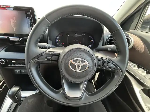 トヨタ ヤリスクロス Z 千葉県 2020(令2)年 2.4万km シルバーメタリック トヨタセーフティセンス/・衝突軽減ブレーキ/レーンキープアシスト/・レーダークルーズコントロール/オートハイビーム/・クリアランスソナー/ブラインドスポットモニター/純正ディスプレイナビ/・フルセグ/BT/USB/カープレイ/全方位カメラ/ETC/ステアリングスイッチ/ハーフレザーシート/シートヒーター(D/N席)/パワーシート(D席)/LEDヘッドライト/オートライト/スマートキー/プッシュスタート/純正フロアマット/純正18インチAW