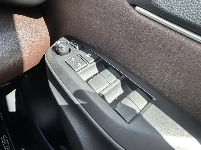 トヨタ ヤリスクロス Z 千葉県 2020(令2)年 2.4万km シルバーメタリック トヨタセーフティセンス/・衝突軽減ブレーキ/レーンキープアシスト/・レーダークルーズコントロール/オートハイビーム/・クリアランスソナー/ブラインドスポットモニター/純正ディスプレイナビ/・フルセグ/BT/USB/カープレイ/全方位カメラ/ETC/ステアリングスイッチ/ハーフレザーシート/シートヒーター(D/N席)/パワーシート(D席)/LEDヘッドライト/オートライト/スマートキー/プッシュスタート/純正フロアマット/純正18インチAW