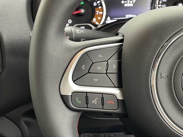 クライスラー・ジープ ジープ レネゲード トレイルホーク 秋田県 2021(令3)年 1万km グレー ４WD/純正ナビ【FM/AM/BT】　/バックカメラ　/フルセグＴＶ　/ＥＴＣ2.0/クルーズコントロール　/スマートキー　/プッシュスタート　/ＬＥＤヘッドライト　/オートライト　/自動パーキングブレーキ　/アイドリングストップ　/横滑り防止装置/前後ドライブレコーダー/オートエアコン /USBポート/レーンキープアシスト/コーナーセンサー/ヒルディセントコントロール/プシュスタート/クルーズコントロール/ライトレベライザー /スマートキー/クリアランスソナー /電格ミラー/純正フロアマット/ルーフレール/ウィンカーミラー /フォグライト /純正AW