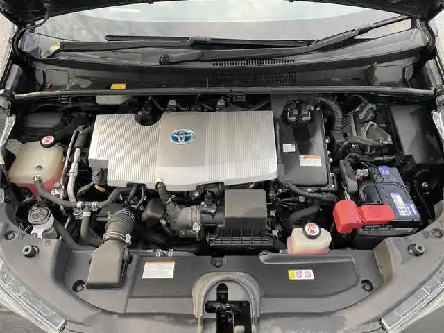 トヨタ プリウス Sセーフティプラス 滋賀県 2017(平29)年 3.5万km アティチュードブラックマイカ 純正SDナビ/・AM/FM/・CD/DVD/・Bluetooth/・フルセグTV/バックカメラ/ステアリングスイッチ/革巻きステアリング/ビルトインETC/前方ドライブレコーダー/プリクラッシュセーフティ/レーンディパーチャーアラート/アダプティブクルーズコントロール/インテリジェンスクリアランスソナー/ふらつき検知/ヘッドアップディスプレイ/オートハイビーム/オートマチックヘッドライト/LEDヘッドライト/フォグランプ/オートリトラミラー