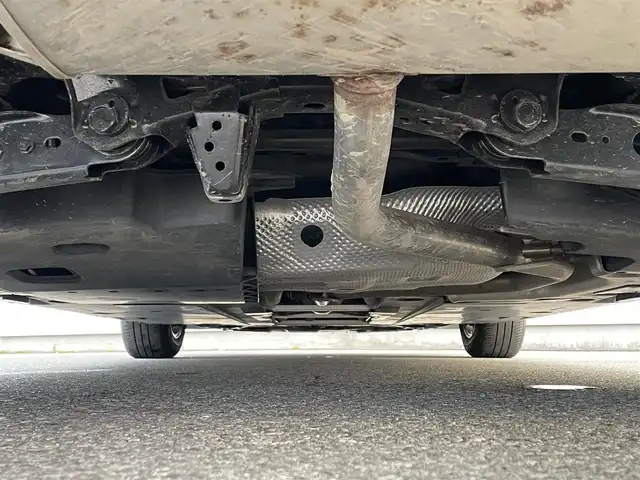 トヨタ プリウス Sセーフティプラス 滋賀県 2017(平29)年 3.5万km アティチュードブラックマイカ 純正SDナビ/・AM/FM/・CD/DVD/・Bluetooth/・フルセグTV/バックカメラ/ステアリングスイッチ/革巻きステアリング/ビルトインETC/前方ドライブレコーダー/プリクラッシュセーフティ/レーンディパーチャーアラート/アダプティブクルーズコントロール/インテリジェンスクリアランスソナー/ふらつき検知/ヘッドアップディスプレイ/オートハイビーム/オートマチックヘッドライト/LEDヘッドライト/フォグランプ/オートリトラミラー