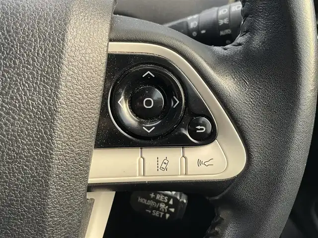 トヨタ プリウス Sセーフティプラス 滋賀県 2017(平29)年 3.5万km アティチュードブラックマイカ 純正SDナビ/・AM/FM/・CD/DVD/・Bluetooth/・フルセグTV/バックカメラ/ステアリングスイッチ/革巻きステアリング/ビルトインETC/前方ドライブレコーダー/プリクラッシュセーフティ/レーンディパーチャーアラート/アダプティブクルーズコントロール/インテリジェンスクリアランスソナー/ふらつき検知/ヘッドアップディスプレイ/オートハイビーム/オートマチックヘッドライト/LEDヘッドライト/フォグランプ/オートリトラミラー