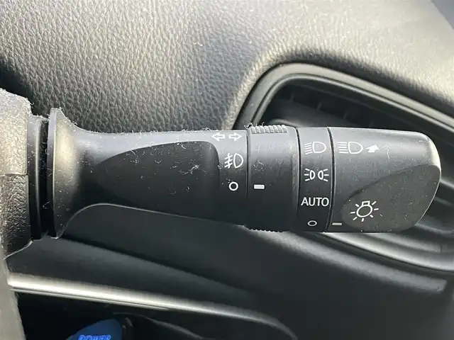 トヨタ プリウス Sセーフティプラス 滋賀県 2017(平29)年 3.5万km アティチュードブラックマイカ 純正SDナビ/・AM/FM/・CD/DVD/・Bluetooth/・フルセグTV/バックカメラ/ステアリングスイッチ/革巻きステアリング/ビルトインETC/前方ドライブレコーダー/プリクラッシュセーフティ/レーンディパーチャーアラート/アダプティブクルーズコントロール/インテリジェンスクリアランスソナー/ふらつき検知/ヘッドアップディスプレイ/オートハイビーム/オートマチックヘッドライト/LEDヘッドライト/フォグランプ/オートリトラミラー