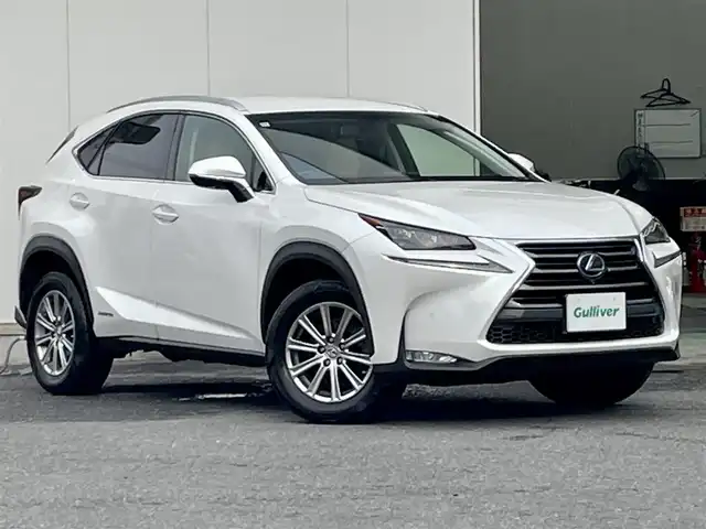 レクサス ＮＸ 300h Iパッケージ 宮城県 2015(平27)年 11.5万km ソニッククォーツ 純正ナビ　/　フルセグテレビ　Ｂｌｕｅｔｏｏｔｈ　CD/DVD　FM/AM/ブラインドスポットモニター　/パワーシート　/シートヒーター　/レザーシート　/ステアリングヒーター/クルーズコントロール/オートライト/オートハイビーム/ルーフレール/コーナーセンサー/パノラミックビューモニター/横滑り防止/追突軽減システム/プッシュスタート/ETC/保証書/取扱説明書/　