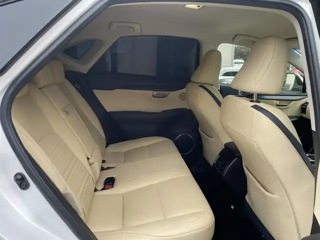 レクサス ＮＸ 300h Iパッケージ 宮城県 2015(平27)年 11.5万km ソニッククォーツ 純正ナビ　/　フルセグテレビ　Ｂｌｕｅｔｏｏｔｈ　CD/DVD　FM/AM/ブラインドスポットモニター　/パワーシート　/シートヒーター　/レザーシート　/ステアリングヒーター/クルーズコントロール/オートライト/オートハイビーム/ルーフレール/コーナーセンサー/パノラミックビューモニター/横滑り防止/追突軽減システム/プッシュスタート/ETC/保証書/取扱説明書/　