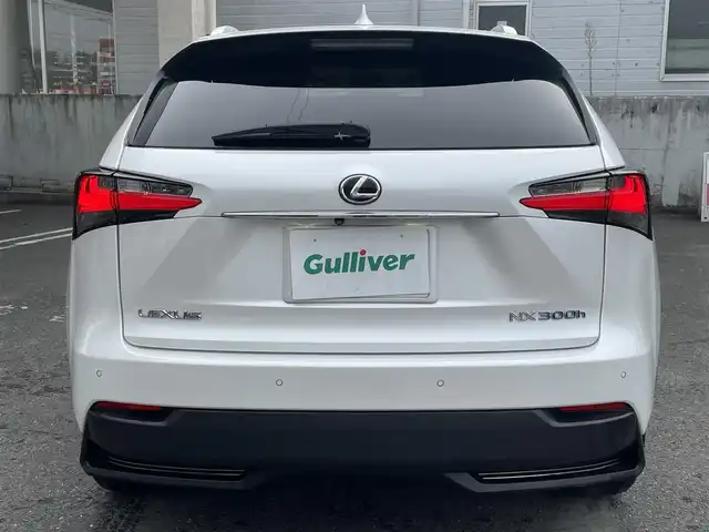 レクサス ＮＸ 300h Iパッケージ 宮城県 2015(平27)年 11.5万km ソニッククォーツ 純正ナビ　/　フルセグテレビ　Ｂｌｕｅｔｏｏｔｈ　CD/DVD　FM/AM/ブラインドスポットモニター　/パワーシート　/シートヒーター　/レザーシート　/ステアリングヒーター/クルーズコントロール/オートライト/オートハイビーム/ルーフレール/コーナーセンサー/パノラミックビューモニター/横滑り防止/追突軽減システム/プッシュスタート/ETC/保証書/取扱説明書/　