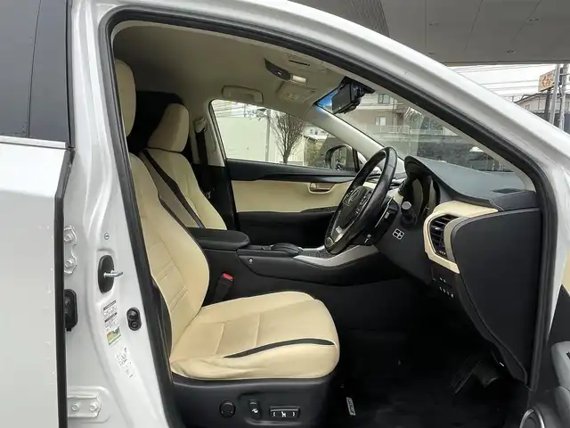 レクサス ＮＸ 300h Iパッケージ 宮城県 2015(平27)年 11.5万km ソニッククォーツ 純正ナビ　/　フルセグテレビ　Ｂｌｕｅｔｏｏｔｈ　CD/DVD　FM/AM/ブラインドスポットモニター　/パワーシート　/シートヒーター　/レザーシート　/ステアリングヒーター/クルーズコントロール/オートライト/オートハイビーム/ルーフレール/コーナーセンサー/パノラミックビューモニター/横滑り防止/追突軽減システム/プッシュスタート/ETC/保証書/取扱説明書/　