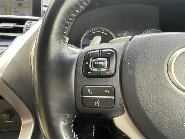 レクサス ＮＸ 300h Iパッケージ 宮城県 2015(平27)年 11.5万km ソニッククォーツ 純正ナビ　/　フルセグテレビ　Ｂｌｕｅｔｏｏｔｈ　CD/DVD　FM/AM/ブラインドスポットモニター　/パワーシート　/シートヒーター　/レザーシート　/ステアリングヒーター/クルーズコントロール/オートライト/オートハイビーム/ルーフレール/コーナーセンサー/パノラミックビューモニター/横滑り防止/追突軽減システム/プッシュスタート/ETC/保証書/取扱説明書/　