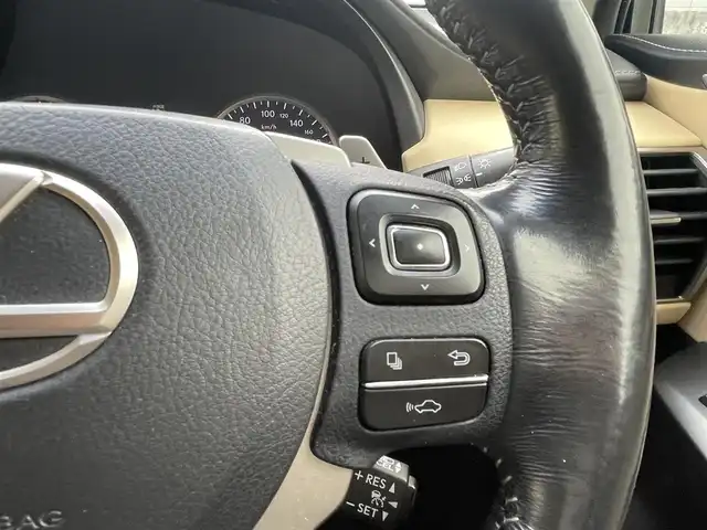 レクサス ＮＸ 300h Iパッケージ 宮城県 2015(平27)年 11.5万km ソニッククォーツ 純正ナビ　/　フルセグテレビ　Ｂｌｕｅｔｏｏｔｈ　CD/DVD　FM/AM/ブラインドスポットモニター　/パワーシート　/シートヒーター　/レザーシート　/ステアリングヒーター/クルーズコントロール/オートライト/オートハイビーム/ルーフレール/コーナーセンサー/パノラミックビューモニター/横滑り防止/追突軽減システム/プッシュスタート/ETC/保証書/取扱説明書/　