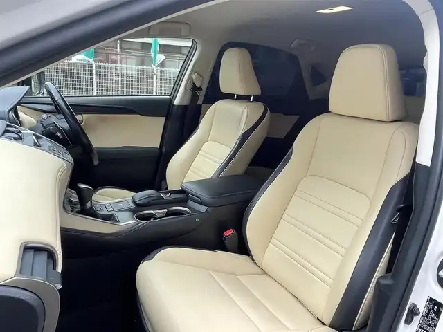 レクサス ＮＸ 300h Iパッケージ 宮城県 2015(平27)年 11.5万km ソニッククォーツ 純正ナビ　/　フルセグテレビ　Ｂｌｕｅｔｏｏｔｈ　CD/DVD　FM/AM/ブラインドスポットモニター　/パワーシート　/シートヒーター　/レザーシート　/ステアリングヒーター/クルーズコントロール/オートライト/オートハイビーム/ルーフレール/コーナーセンサー/パノラミックビューモニター/横滑り防止/追突軽減システム/プッシュスタート/ETC/保証書/取扱説明書/　