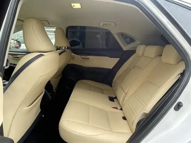 レクサス ＮＸ 300h Iパッケージ 宮城県 2015(平27)年 11.5万km ソニッククォーツ 純正ナビ　/　フルセグテレビ　Ｂｌｕｅｔｏｏｔｈ　CD/DVD　FM/AM/ブラインドスポットモニター　/パワーシート　/シートヒーター　/レザーシート　/ステアリングヒーター/クルーズコントロール/オートライト/オートハイビーム/ルーフレール/コーナーセンサー/パノラミックビューモニター/横滑り防止/追突軽減システム/プッシュスタート/ETC/保証書/取扱説明書/　