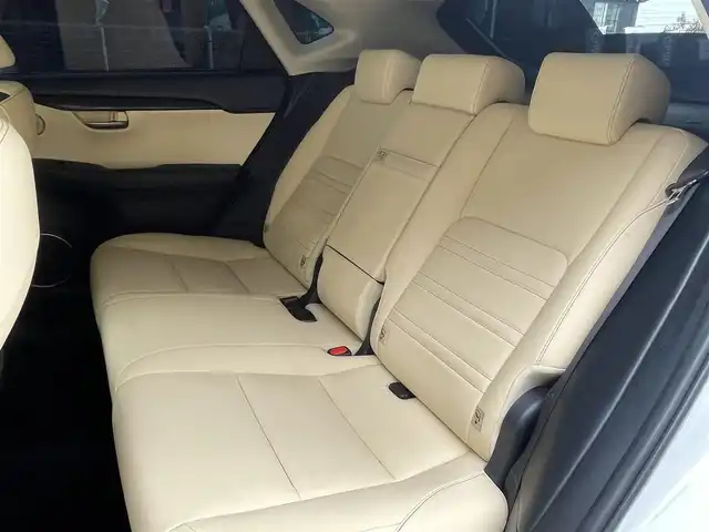 レクサス ＮＸ 300h Iパッケージ 宮城県 2015(平27)年 11.5万km ソニッククォーツ 純正ナビ　/　フルセグテレビ　Ｂｌｕｅｔｏｏｔｈ　CD/DVD　FM/AM/ブラインドスポットモニター　/パワーシート　/シートヒーター　/レザーシート　/ステアリングヒーター/クルーズコントロール/オートライト/オートハイビーム/ルーフレール/コーナーセンサー/パノラミックビューモニター/横滑り防止/追突軽減システム/プッシュスタート/ETC/保証書/取扱説明書/　