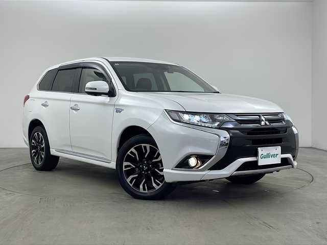 三菱 アウトランダー ＰＨＥＶ G ナビパッケージ 兵庫県 2015(平27)年 7.5万km シルキーホワイト ・ワンオーナー車/・純正ナビ/CD/DVD/SD/Bluetooth/TV/・マルチアラウンドモニター/・ビルトインＥＴＣ/・衝突軽減ブレーキ/・レーンキープアシスト/・前後ドライブレコーダー/・ＡＣ１００Ｖ/・パドルシフト/・ハーフレザーシート/・前席シートヒーター/・パドルシフト/・ステアリングヒーター/・レーダークルーズコントロール/・パワーバックドア/・ＬＥＤヘッドライト/・スマートキー