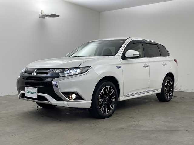 三菱 アウトランダー ＰＨＥＶ G ナビパッケージ 兵庫県 2015(平27)年 7.5万km シルキーホワイト ・ワンオーナー車/・純正ナビ/CD/DVD/SD/Bluetooth/TV/・マルチアラウンドモニター/・ビルトインＥＴＣ/・衝突軽減ブレーキ/・レーンキープアシスト/・前後ドライブレコーダー/・ＡＣ１００Ｖ/・パドルシフト/・ハーフレザーシート/・前席シートヒーター/・パドルシフト/・ステアリングヒーター/・レーダークルーズコントロール/・パワーバックドア/・ＬＥＤヘッドライト/・スマートキー