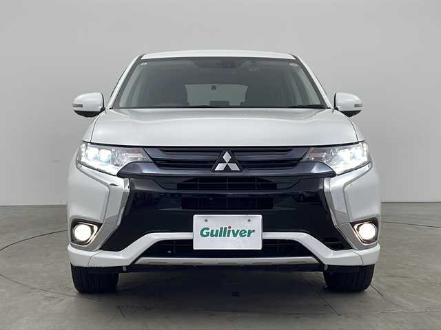 三菱 アウトランダー ＰＨＥＶ G ナビパッケージ 兵庫県 2015(平27)年 7.5万km シルキーホワイト ・ワンオーナー車/・純正ナビ/CD/DVD/SD/Bluetooth/TV/・マルチアラウンドモニター/・ビルトインＥＴＣ/・衝突軽減ブレーキ/・レーンキープアシスト/・前後ドライブレコーダー/・ＡＣ１００Ｖ/・パドルシフト/・ハーフレザーシート/・前席シートヒーター/・パドルシフト/・ステアリングヒーター/・レーダークルーズコントロール/・パワーバックドア/・ＬＥＤヘッドライト/・スマートキー