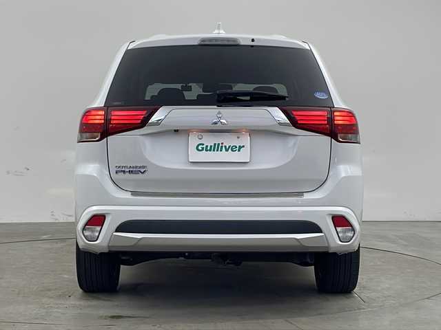 三菱 アウトランダー ＰＨＥＶ G ナビパッケージ 兵庫県 2015(平27)年 7.5万km シルキーホワイト ・ワンオーナー車/・純正ナビ/CD/DVD/SD/Bluetooth/TV/・マルチアラウンドモニター/・ビルトインＥＴＣ/・衝突軽減ブレーキ/・レーンキープアシスト/・前後ドライブレコーダー/・ＡＣ１００Ｖ/・パドルシフト/・ハーフレザーシート/・前席シートヒーター/・パドルシフト/・ステアリングヒーター/・レーダークルーズコントロール/・パワーバックドア/・ＬＥＤヘッドライト/・スマートキー