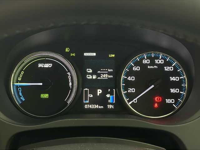 三菱 アウトランダー ＰＨＥＶ G ナビパッケージ 兵庫県 2015(平27)年 7.5万km シルキーホワイト ・ワンオーナー車/・純正ナビ/CD/DVD/SD/Bluetooth/TV/・マルチアラウンドモニター/・ビルトインＥＴＣ/・衝突軽減ブレーキ/・レーンキープアシスト/・前後ドライブレコーダー/・ＡＣ１００Ｖ/・パドルシフト/・ハーフレザーシート/・前席シートヒーター/・パドルシフト/・ステアリングヒーター/・レーダークルーズコントロール/・パワーバックドア/・ＬＥＤヘッドライト/・スマートキー
