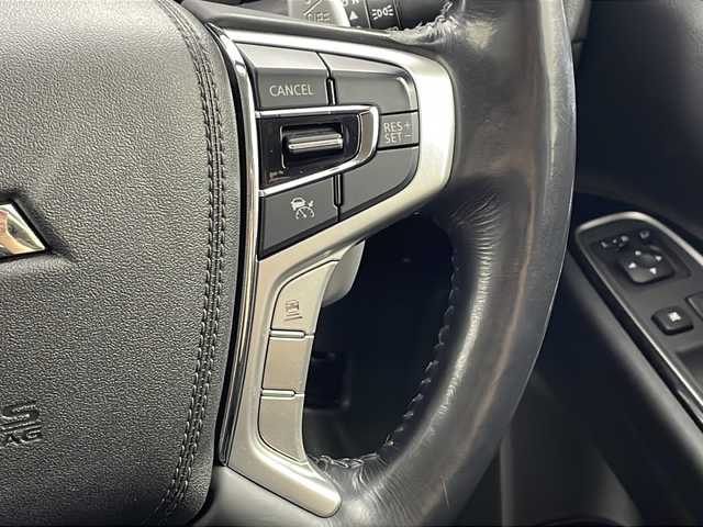 三菱 アウトランダー ＰＨＥＶ G ナビパッケージ 兵庫県 2015(平27)年 7.5万km シルキーホワイト ・ワンオーナー車/・純正ナビ/CD/DVD/SD/Bluetooth/TV/・マルチアラウンドモニター/・ビルトインＥＴＣ/・衝突軽減ブレーキ/・レーンキープアシスト/・前後ドライブレコーダー/・ＡＣ１００Ｖ/・パドルシフト/・ハーフレザーシート/・前席シートヒーター/・パドルシフト/・ステアリングヒーター/・レーダークルーズコントロール/・パワーバックドア/・ＬＥＤヘッドライト/・スマートキー