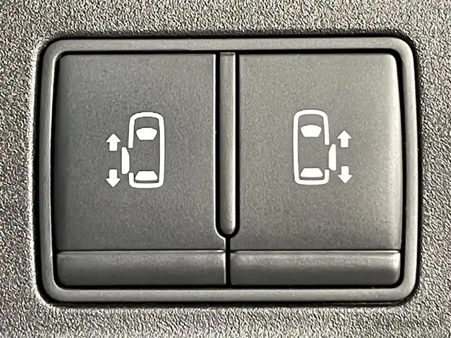 日産 セレナ ニスモ 愛知県 2018(平30)年 4.9万km ブリリアントホワイトパール 2トーン カロッツェリア10インチナビ/フリップダウンモニター/プロパイロット/衝突軽減ブレーキ/両側電動スライドドア/アラウンドビューモニター/LEDヘッドライト/ETC/ドライブレコーダー/デジタルインナーミラー/フルセグTV/Bluetooth/コーナーセンサー/レーンキープアシスト/パーキングアシスト/プッシュスタート/USB接続/スマートキー/CD/DVD再生/アイドリングストップ/ミュージックサーバー/ミュージックプレイヤー接続/純正フロアマット/オートライト/禁煙車/2トーンカラー/ウィンカーミラー/電動格納ミラー/ドアバイザー/Wエアコン/ステアリングリモコン/ハンズフリーパワースライドドア/横滑り防止装置/電動パーキングブレーキ/オートブレーキホールド