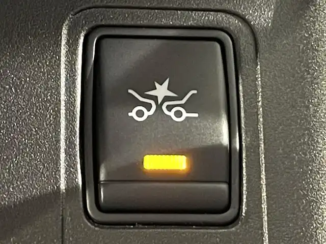 日産 セレナ ニスモ 愛知県 2018(平30)年 4.9万km ブリリアントホワイトパール 2トーン カロッツェリア10インチナビ/フリップダウンモニター/プロパイロット/衝突軽減ブレーキ/両側電動スライドドア/アラウンドビューモニター/LEDヘッドライト/ETC/ドライブレコーダー/デジタルインナーミラー/フルセグTV/Bluetooth/コーナーセンサー/レーンキープアシスト/パーキングアシスト/プッシュスタート/USB接続/スマートキー/CD/DVD再生/アイドリングストップ/ミュージックサーバー/ミュージックプレイヤー接続/純正フロアマット/オートライト/禁煙車/2トーンカラー/ウィンカーミラー/電動格納ミラー/ドアバイザー/Wエアコン/ステアリングリモコン/ハンズフリーパワースライドドア/横滑り防止装置/電動パーキングブレーキ/オートブレーキホールド