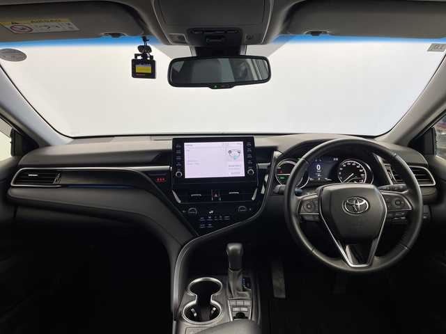 トヨタ カムリ G 茨城県 2023(令5)年 1.8万km アティチュードブラックマイカ 純正ディスプレイオーディオ　全方位カメラ　ミュージックプレーヤー接続　ＥＴＣ　衝突軽減ブレーキ　レーンキープアシスト　ブラインドスポットモニター　シートヒーター　ドライブレコーダー　純正17インチＡＷ