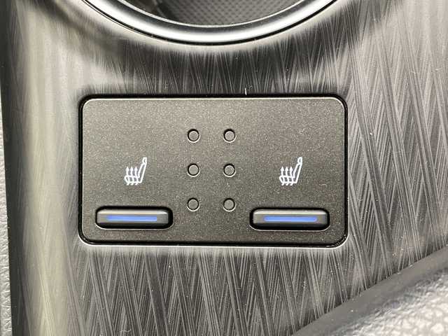 トヨタ カムリ G 茨城県 2023(令5)年 1.8万km アティチュードブラックマイカ 純正ディスプレイオーディオ　全方位カメラ　ミュージックプレーヤー接続　ＥＴＣ　衝突軽減ブレーキ　レーンキープアシスト　ブラインドスポットモニター　シートヒーター　ドライブレコーダー　純正17インチＡＷ