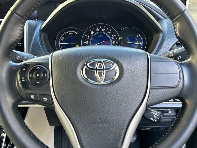 トヨタ ノア ハイブリッド Si ダブルバイビー 埼玉県 2018(平30)年 8.4万km ホワイトパールクリスタルシャイン 登録時84070km/ワンオーナー/純正メモリナビ（NSZN-Z68T）/フルセグ/CD/DVD/BT/バックカメラ/衝突被害軽減ブレーキ/レーンキープアシスト/横滑り防止装置/クルーズコントロール/純正フリップダウンモニター（V12T-R68C）/EV MODE/ECO MODE/PWR MODE/ドライブレコーダー（ZDR-013）/ビルトインETC2.0/シートヒーター（D＋N席）/両側パワースライドドア/プッシュスタート/オートライト/オートマチックハイビーム/電動格納ミラー/ウィンカーミラー/革巻きハンドル/純正フロアマット/LEDヘッドライト/フォグ/純正16インチアルミホイール/ドアバイザー/スマートキー×2/保証書/取説/ナビ取説