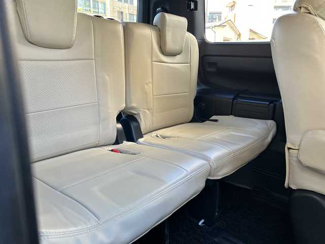 トヨタ ノア ハイブリッド Si ダブルバイビー 埼玉県 2018(平30)年 8.4万km ホワイトパールクリスタルシャイン 登録時84070km/ワンオーナー/純正メモリナビ（NSZN-Z68T）/フルセグ/CD/DVD/BT/バックカメラ/衝突被害軽減ブレーキ/レーンキープアシスト/横滑り防止装置/クルーズコントロール/純正フリップダウンモニター（V12T-R68C）/EV MODE/ECO MODE/PWR MODE/ドライブレコーダー（ZDR-013）/ビルトインETC2.0/シートヒーター（D＋N席）/両側パワースライドドア/プッシュスタート/オートライト/オートマチックハイビーム/電動格納ミラー/ウィンカーミラー/革巻きハンドル/純正フロアマット/LEDヘッドライト/フォグ/純正16インチアルミホイール/ドアバイザー/スマートキー×2/保証書/取説/ナビ取説