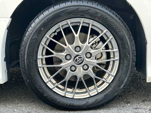 トヨタ ノア ハイブリッド Si ダブルバイビー 埼玉県 2018(平30)年 8.4万km ホワイトパールクリスタルシャイン 登録時84070km/ワンオーナー/純正メモリナビ（NSZN-Z68T）/フルセグ/CD/DVD/BT/バックカメラ/衝突被害軽減ブレーキ/レーンキープアシスト/横滑り防止装置/クルーズコントロール/純正フリップダウンモニター（V12T-R68C）/EV MODE/ECO MODE/PWR MODE/ドライブレコーダー（ZDR-013）/ビルトインETC2.0/シートヒーター（D＋N席）/両側パワースライドドア/プッシュスタート/オートライト/オートマチックハイビーム/電動格納ミラー/ウィンカーミラー/革巻きハンドル/純正フロアマット/LEDヘッドライト/フォグ/純正16インチアルミホイール/ドアバイザー/スマートキー×2/保証書/取説/ナビ取説