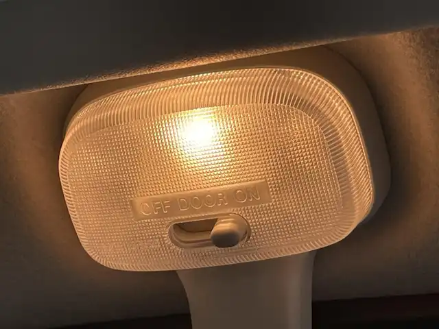 スズキ エブリイ PC 香川県 2024(令6)年 0.3万km スペリアホワイト スズキセーフティサポート/・デュアルカメラブレーキサポート/・誤発進抑制機能/・後退時ブレーキサポート/・後方誤発進抑制機能/・車線逸脱警報機能/・ふらつき警報機能/・先行車発進お知らせ機能/・ハイビームアシスト/・リアパーキングセンサー/パイオニア社メモリナビ/・CD/DVD/・AM/FM/・ワンセグTV/・USB接続/ウレタンステアリング/アイドリングストップ/両側スライドドア/純正１２インチアルミカバー/純正ドアバイザー