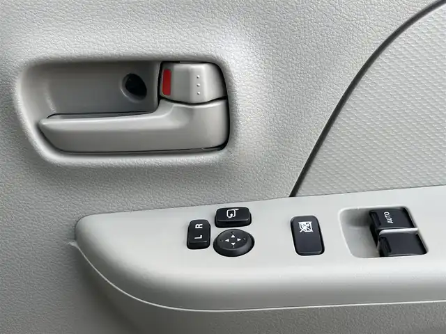 スズキ エブリイ PC 香川県 2024(令6)年 0.3万km スペリアホワイト スズキセーフティサポート/・デュアルカメラブレーキサポート/・誤発進抑制機能/・後退時ブレーキサポート/・後方誤発進抑制機能/・車線逸脱警報機能/・ふらつき警報機能/・先行車発進お知らせ機能/・ハイビームアシスト/・リアパーキングセンサー/パイオニア社メモリナビ/・CD/DVD/・AM/FM/・ワンセグTV/・USB接続/ウレタンステアリング/アイドリングストップ/両側スライドドア/純正１２インチアルミカバー/純正ドアバイザー