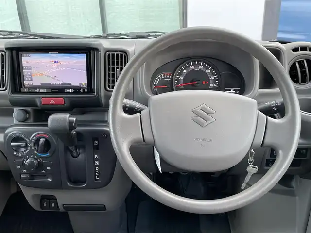 スズキ エブリイ PC 香川県 2024(令6)年 0.3万km スペリアホワイト スズキセーフティサポート/・デュアルカメラブレーキサポート/・誤発進抑制機能/・後退時ブレーキサポート/・後方誤発進抑制機能/・車線逸脱警報機能/・ふらつき警報機能/・先行車発進お知らせ機能/・ハイビームアシスト/・リアパーキングセンサー/パイオニア社メモリナビ/・CD/DVD/・AM/FM/・ワンセグTV/・USB接続/ウレタンステアリング/アイドリングストップ/両側スライドドア/純正１２インチアルミカバー/純正ドアバイザー