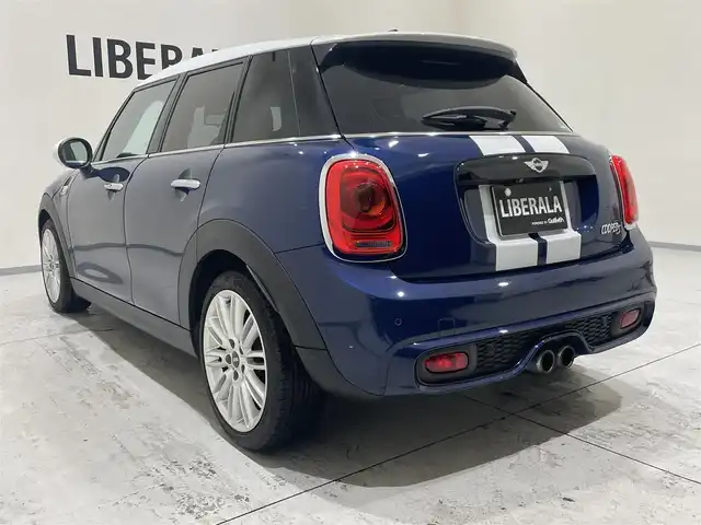 ＭＩＮＩ ミニ クーパー S 岐阜県 2016(平28)年 3.8万km 青 ディープブルー/ペッパーパッケージ(コンフォートアクセス/MINIエキサイトメントパッケージ/ストレージコンパートメントパッケージ)/ナビゲーションパッケージ/LEDヘッドライト/フォグランプ/17インチアロイホイール/ドライビングアシスト（衝突被害軽減ブレーキ/アクティブクルーズコントロール）/後方パークディスタンスコントロール/ミラー一体型ＥＴＣ