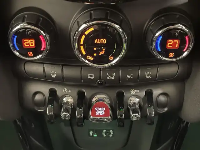 ＭＩＮＩ ミニ クーパー S 岐阜県 2016(平28)年 3.8万km 青 ディープブルー/ペッパーパッケージ(コンフォートアクセス/MINIエキサイトメントパッケージ/ストレージコンパートメントパッケージ)/ナビゲーションパッケージ/LEDヘッドライト/フォグランプ/17インチアロイホイール/ドライビングアシスト（衝突被害軽減ブレーキ/アクティブクルーズコントロール）/後方パークディスタンスコントロール/ミラー一体型ＥＴＣ