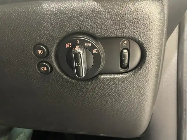 ＭＩＮＩ ミニ クーパー S 岐阜県 2016(平28)年 3.8万km 青 ディープブルー/ペッパーパッケージ(コンフォートアクセス/MINIエキサイトメントパッケージ/ストレージコンパートメントパッケージ)/ナビゲーションパッケージ/LEDヘッドライト/フォグランプ/17インチアロイホイール/ドライビングアシスト（衝突被害軽減ブレーキ/アクティブクルーズコントロール）/後方パークディスタンスコントロール/ミラー一体型ＥＴＣ